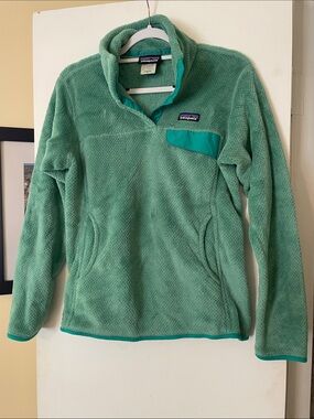 Patagonia Women’s Mint Green Fleece Pullover with Chest Pocket